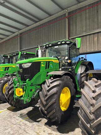 John Deere 6R 215