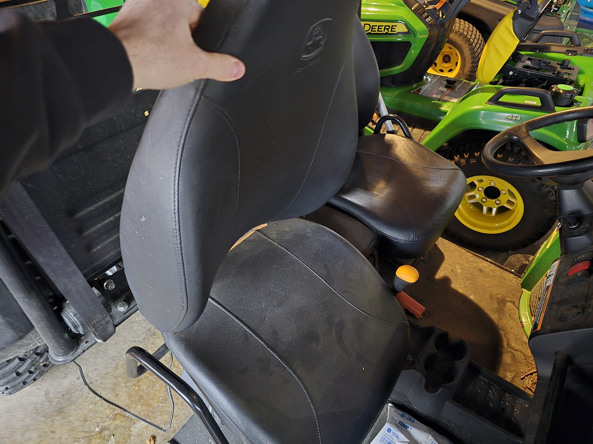 2016 John Deere XUV 825i Image 14