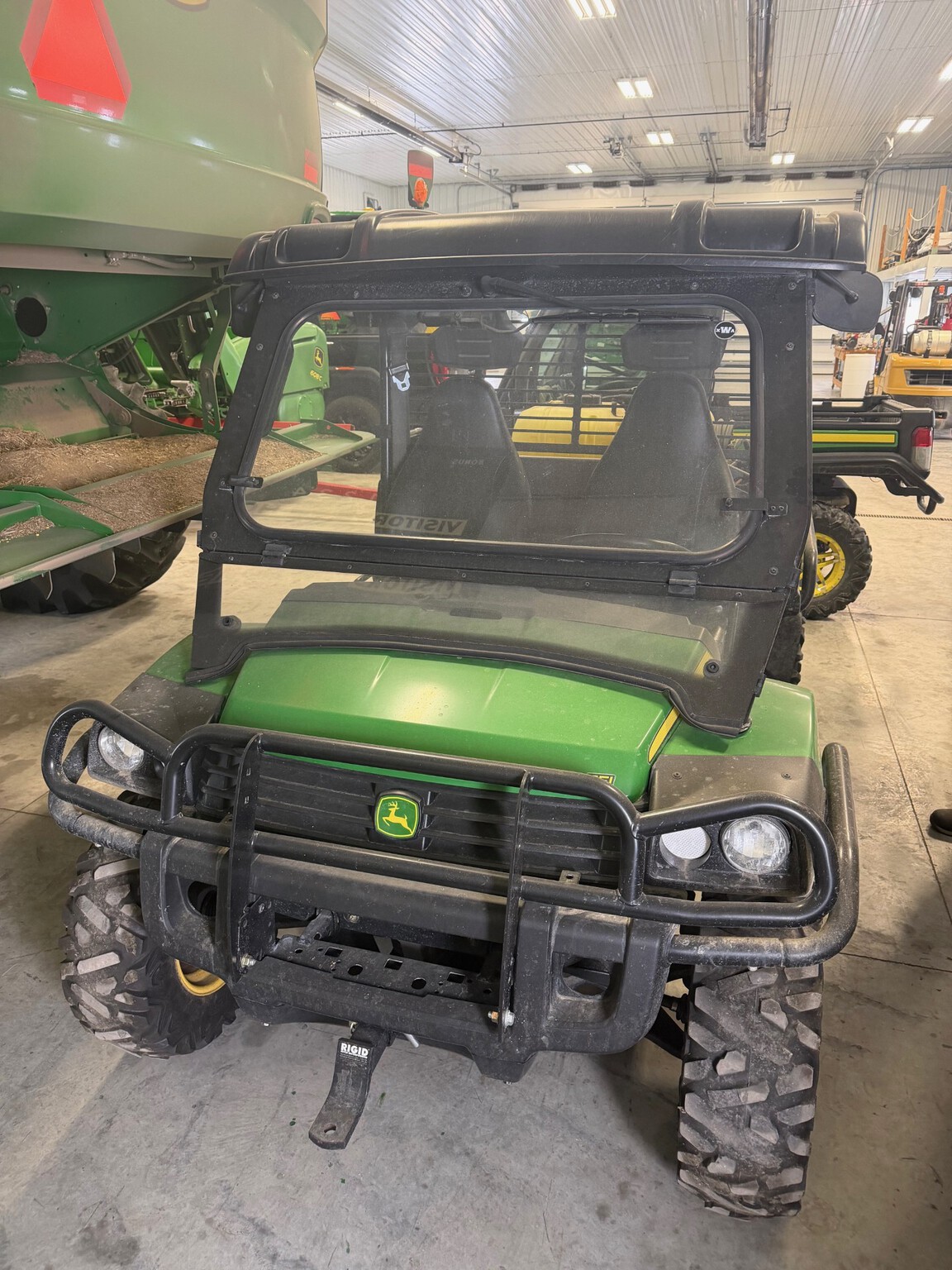 2012 John Deere XUV 825I GREEN Image 2