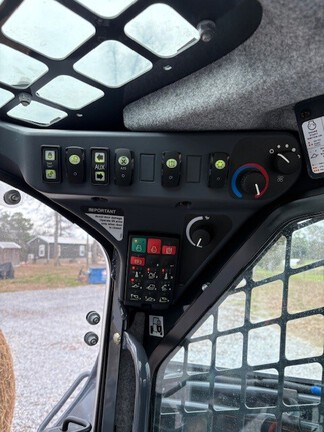 2020 John Deere 331G Photo 7