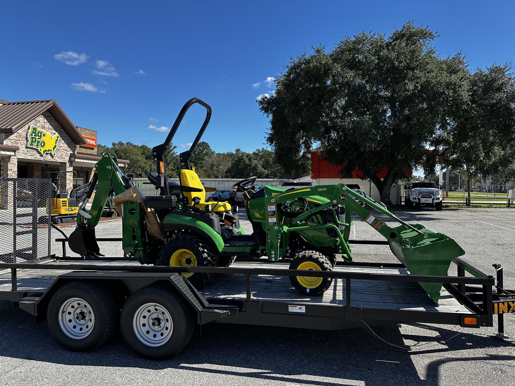 2026 John Deere 1025R Image 3