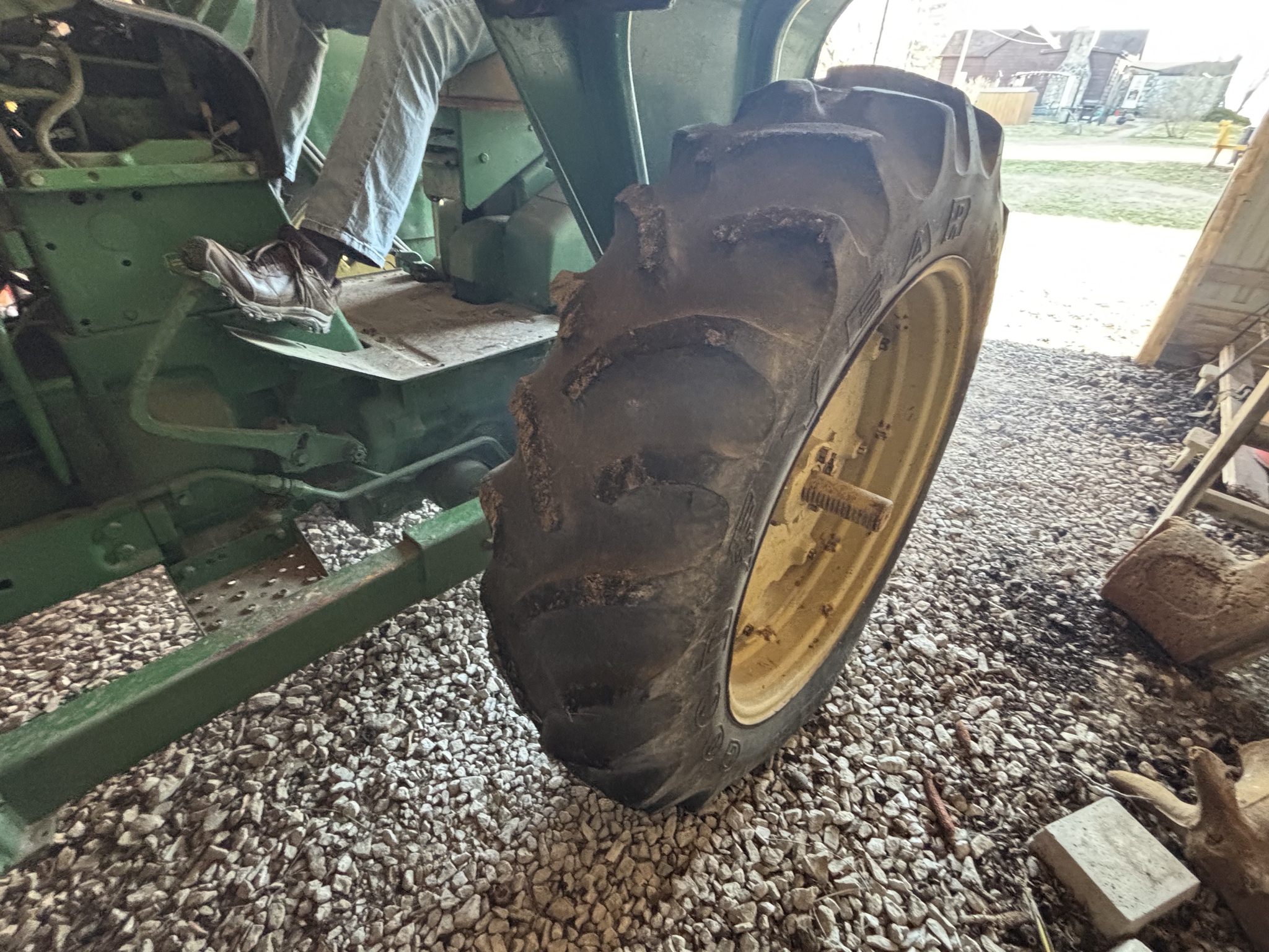 Used 1966 John Deere 2510 Utility Tractors at Koenig Equipment in Knightstown, IN - PhotoXL13