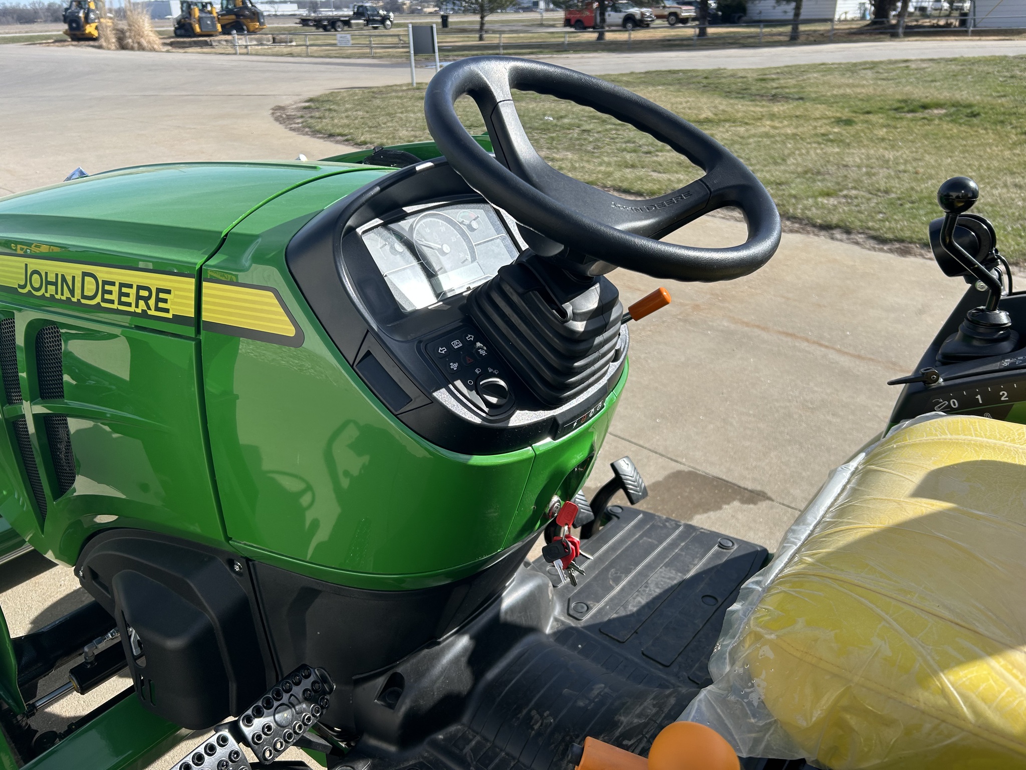  2025 John Deere 2032R at Heritage Tractor in Topeka, KS