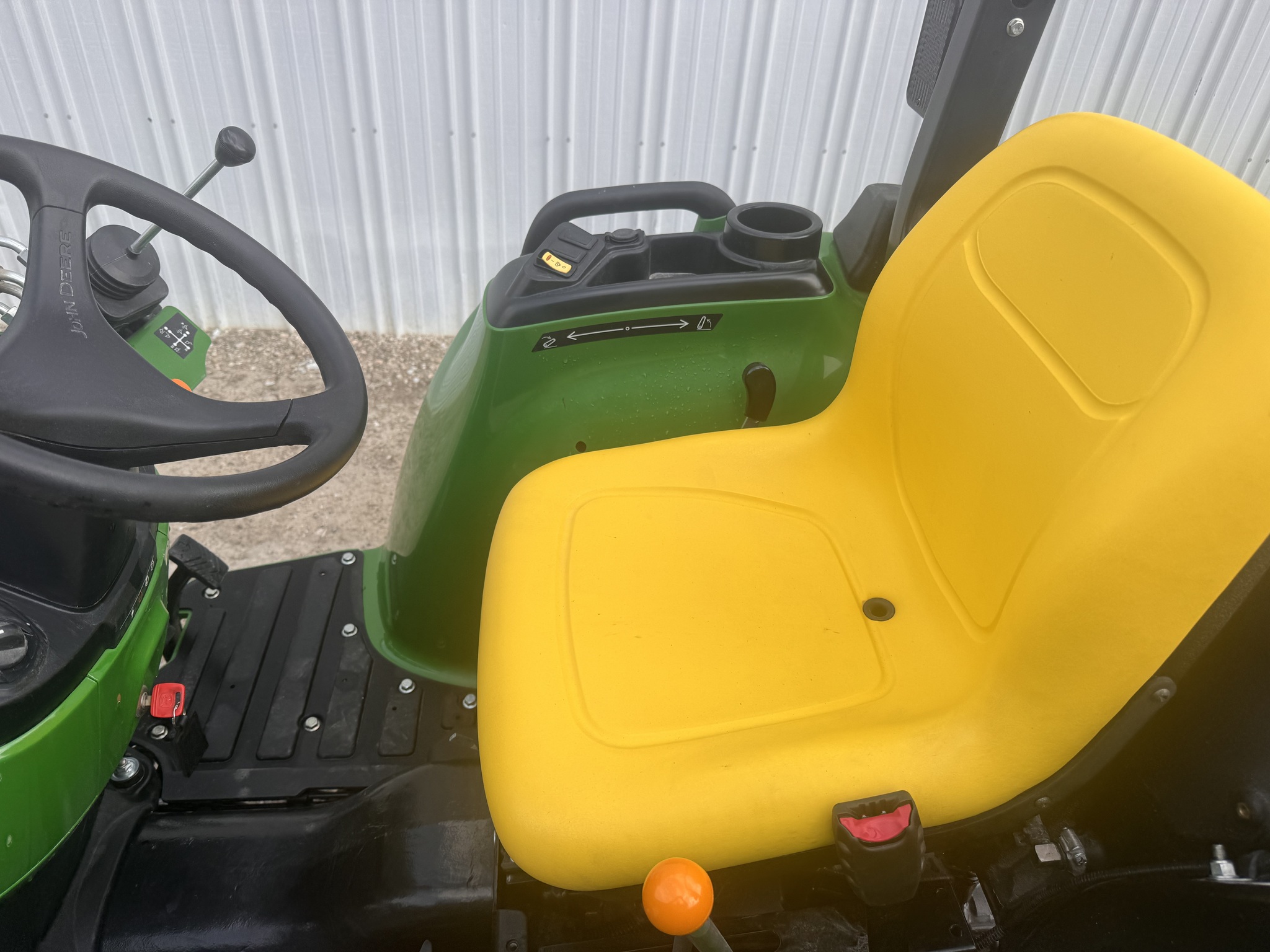  2025 John Deere 3025E at Heritage Tractor in Monmouth, IL