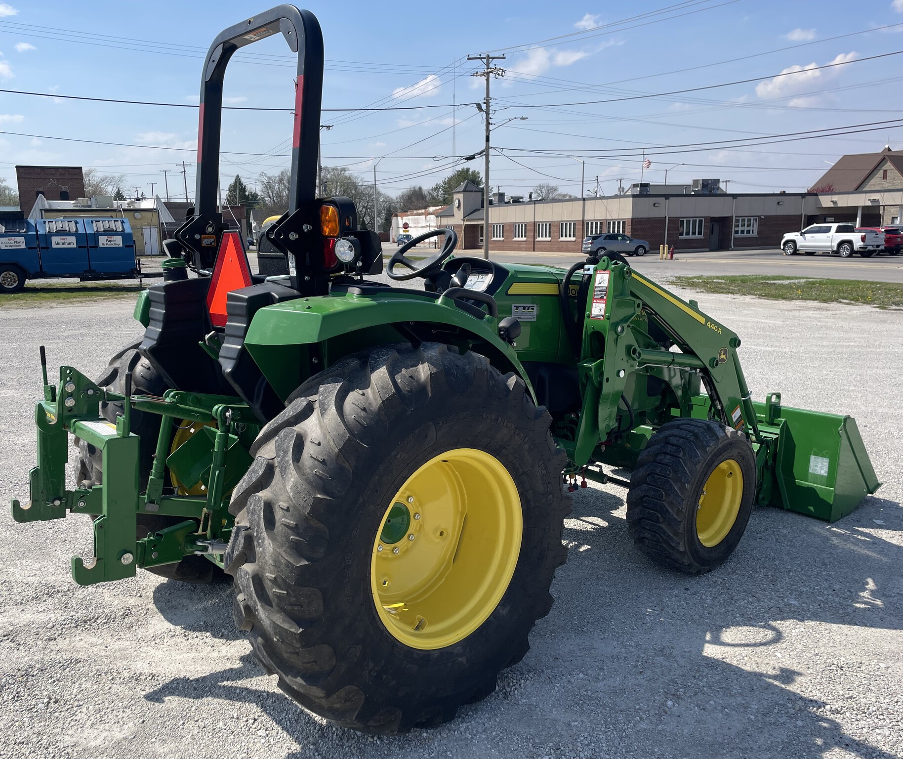 2022 John Deere 4066M Image 4