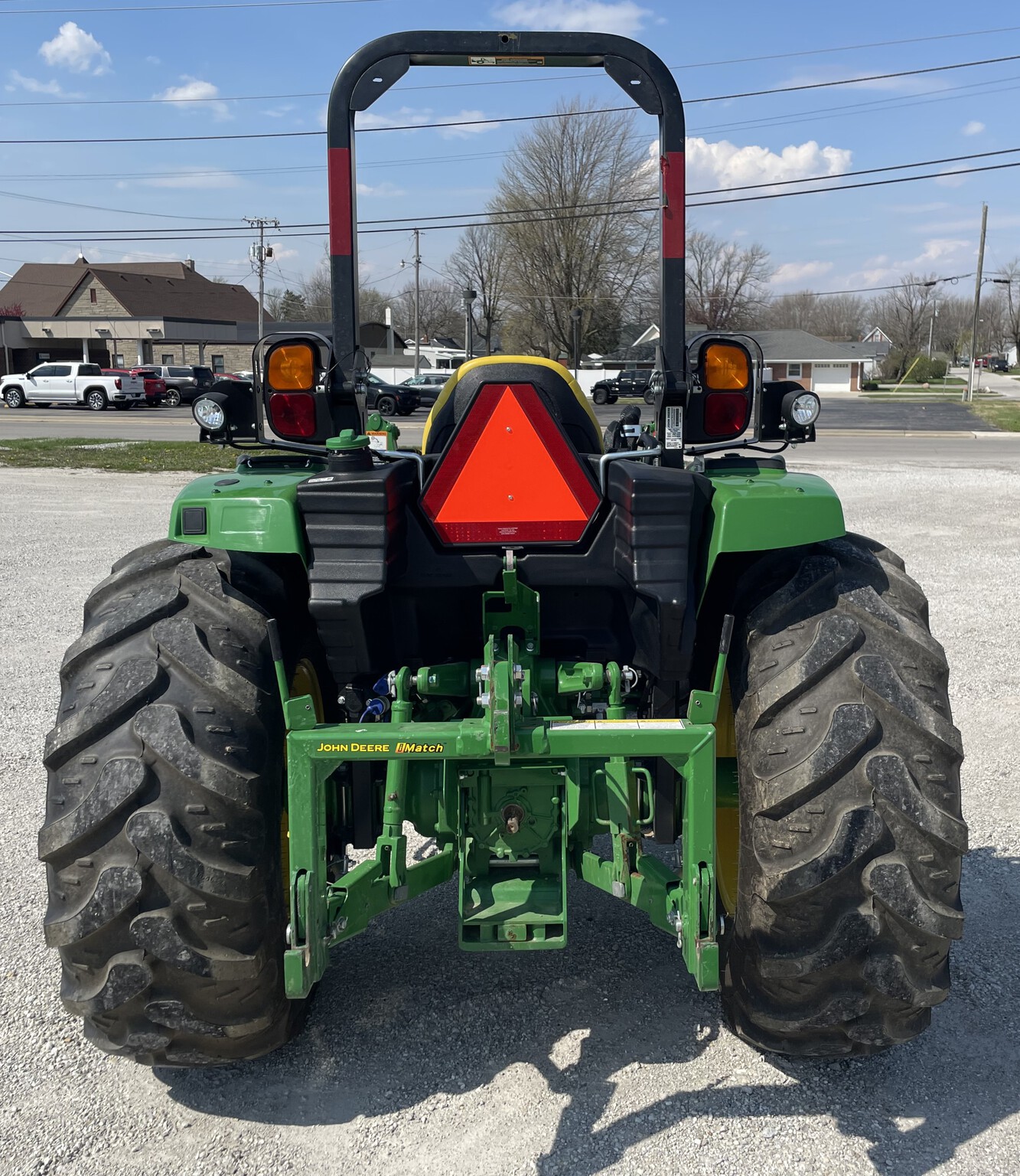 2022 John Deere 4066M Image 5