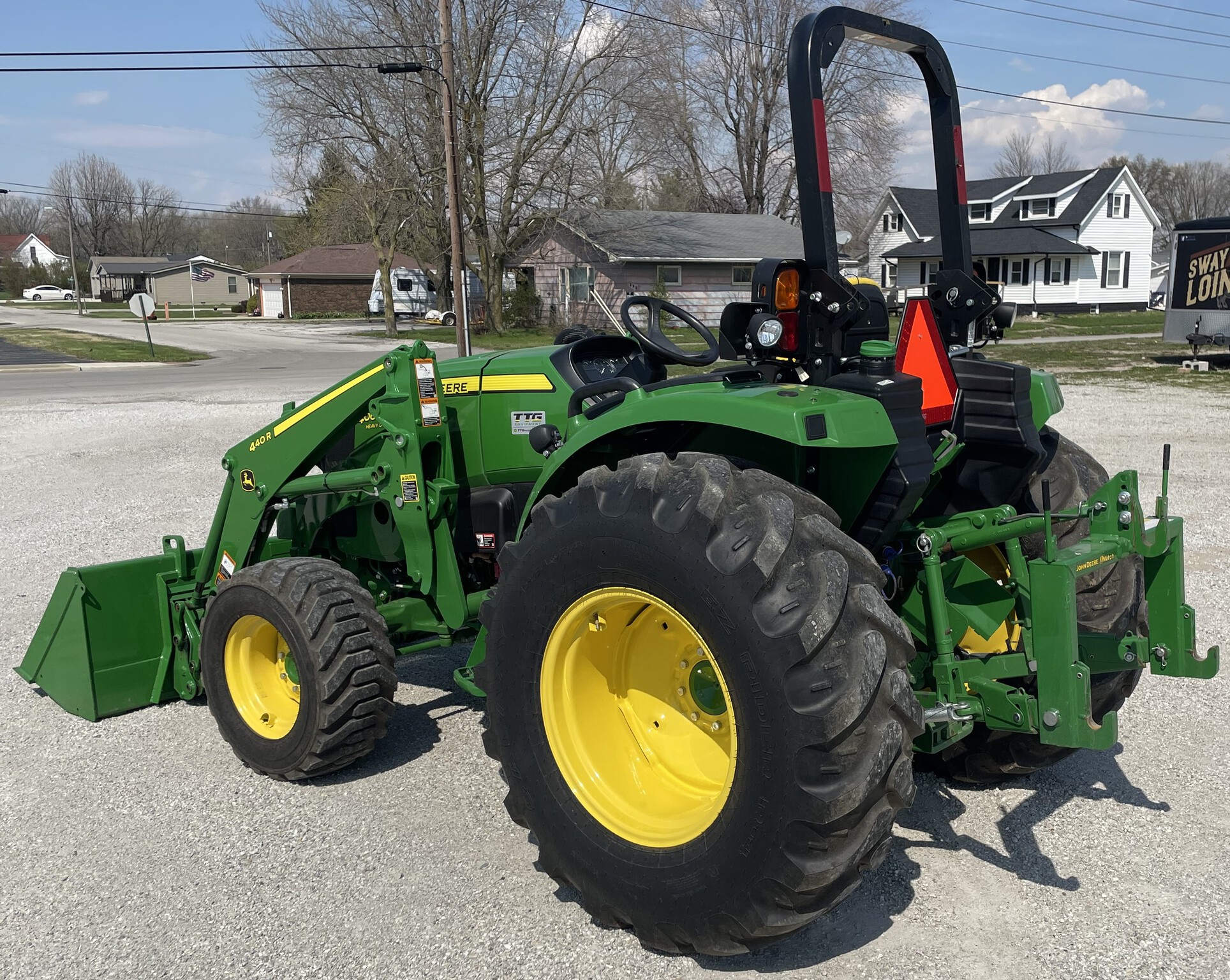 2022 John Deere 4066M Image 6
