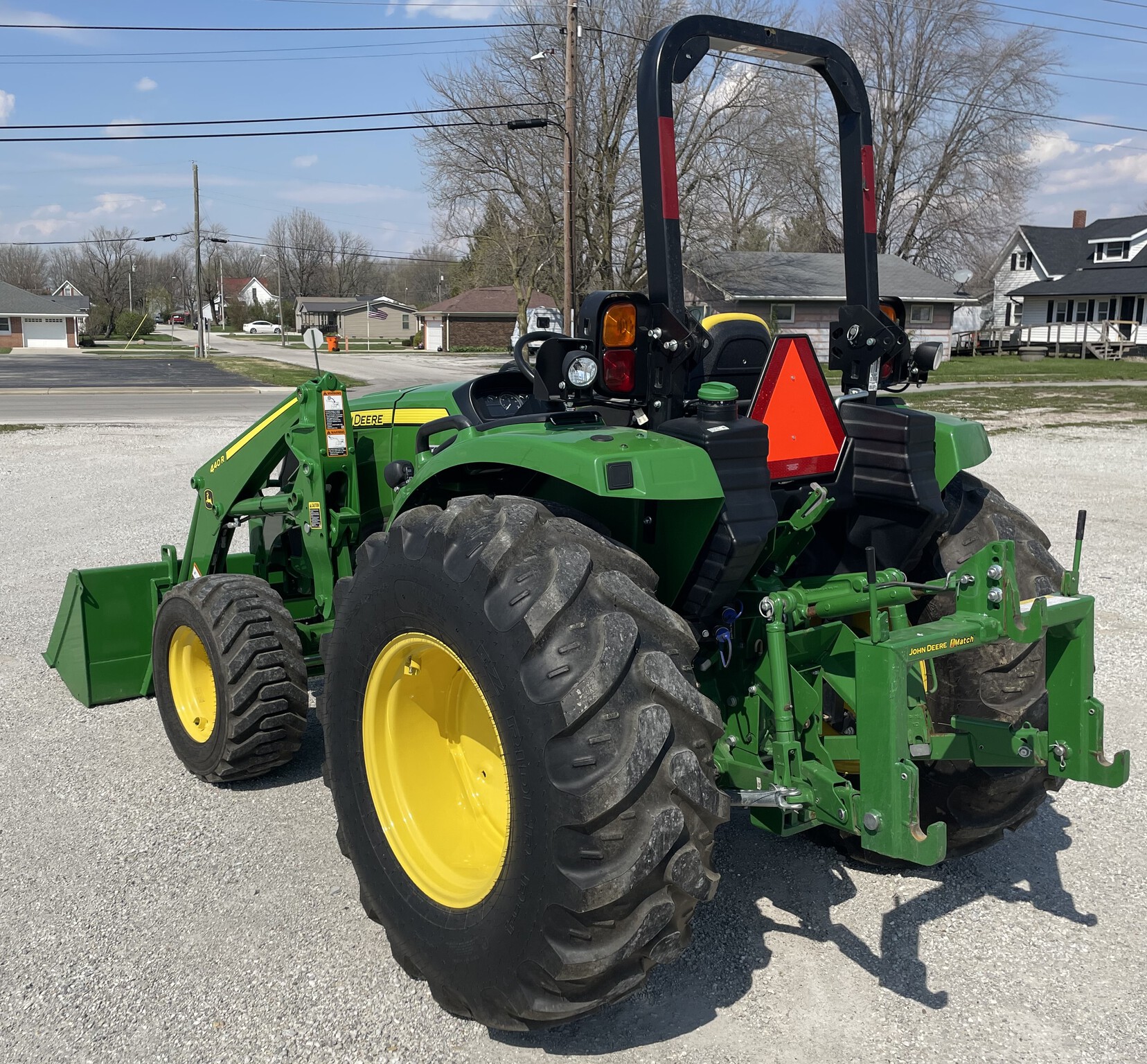 2022 John Deere 4066M Image 7