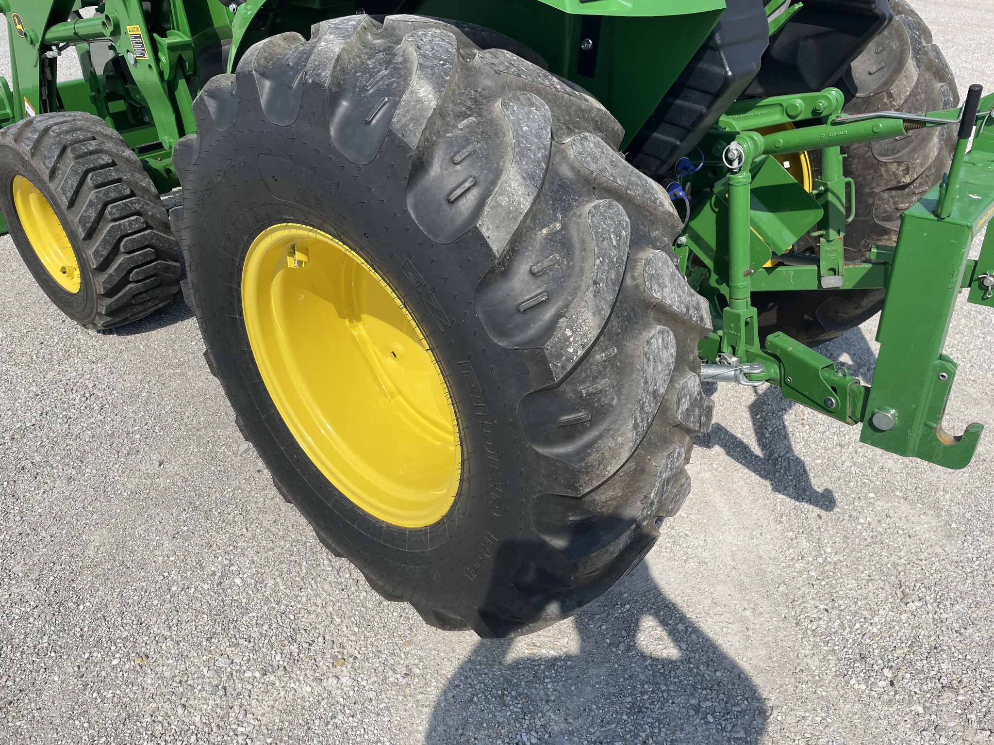 2022 John Deere 4066M Image 14