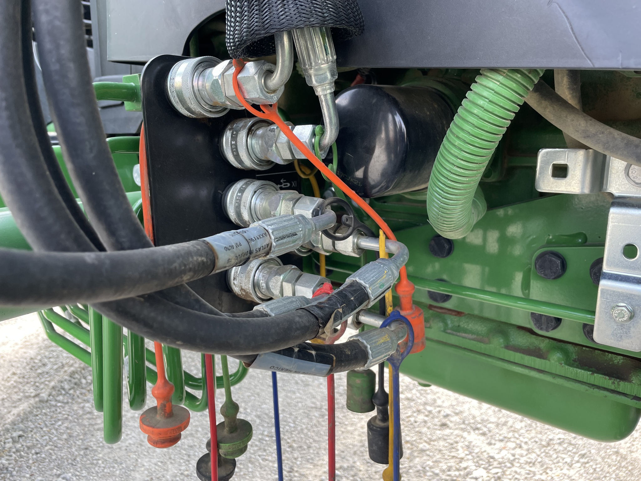 2022 John Deere 4066M Image 8