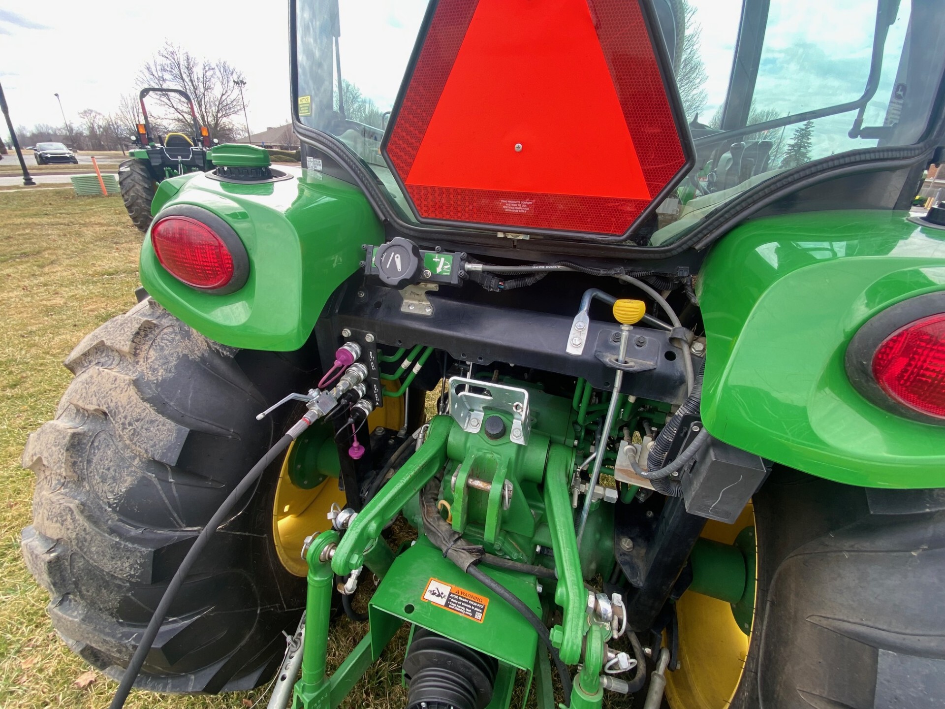 2018 John Deere 4066R Image 4