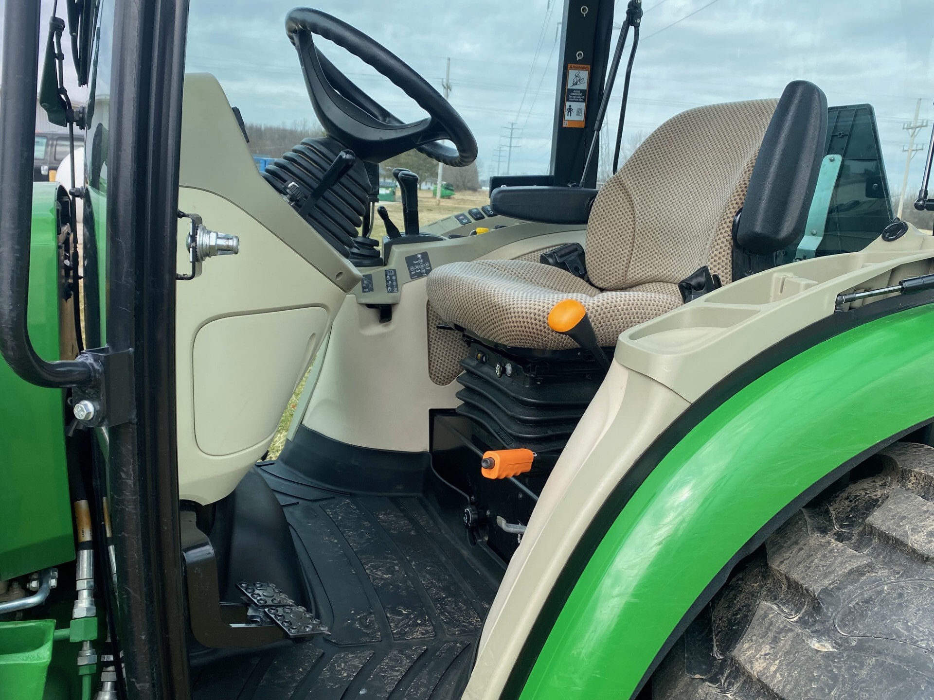 2018 John Deere 4066R Image 6