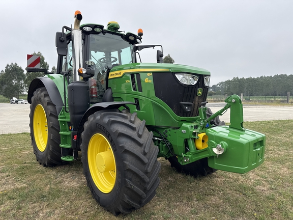 John Deere 6M 200