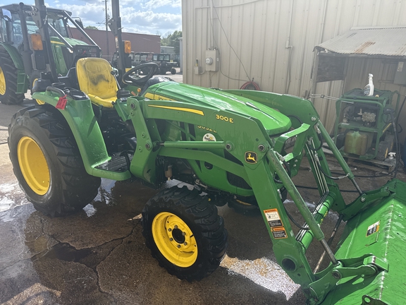 2022 John Deere 3032E Photo 1