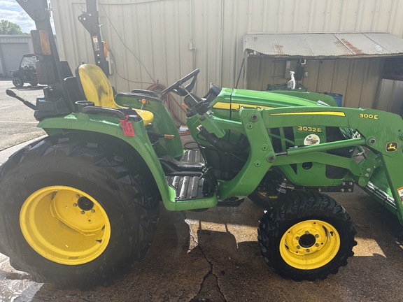 2022 John Deere 3032E Photo 3
