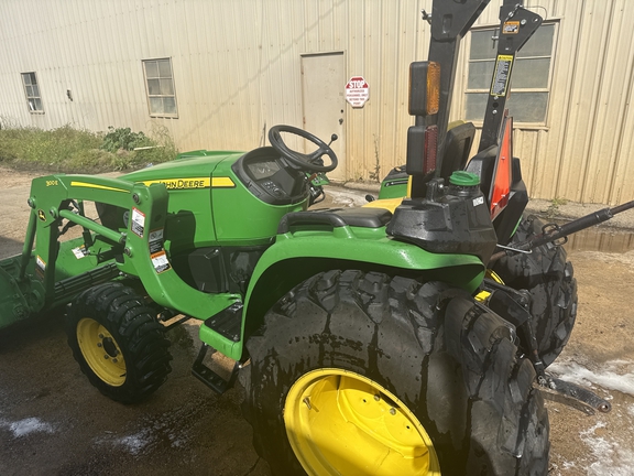 2022 John Deere 3032E Photo 6