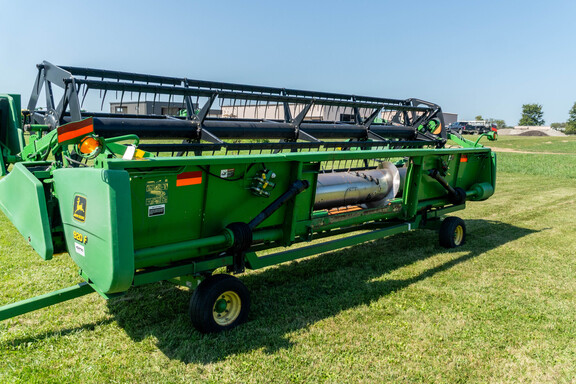 Used 2001 John Deere 920 Combine Platforms at Koenig Equipment in Anna, OH - Photo2