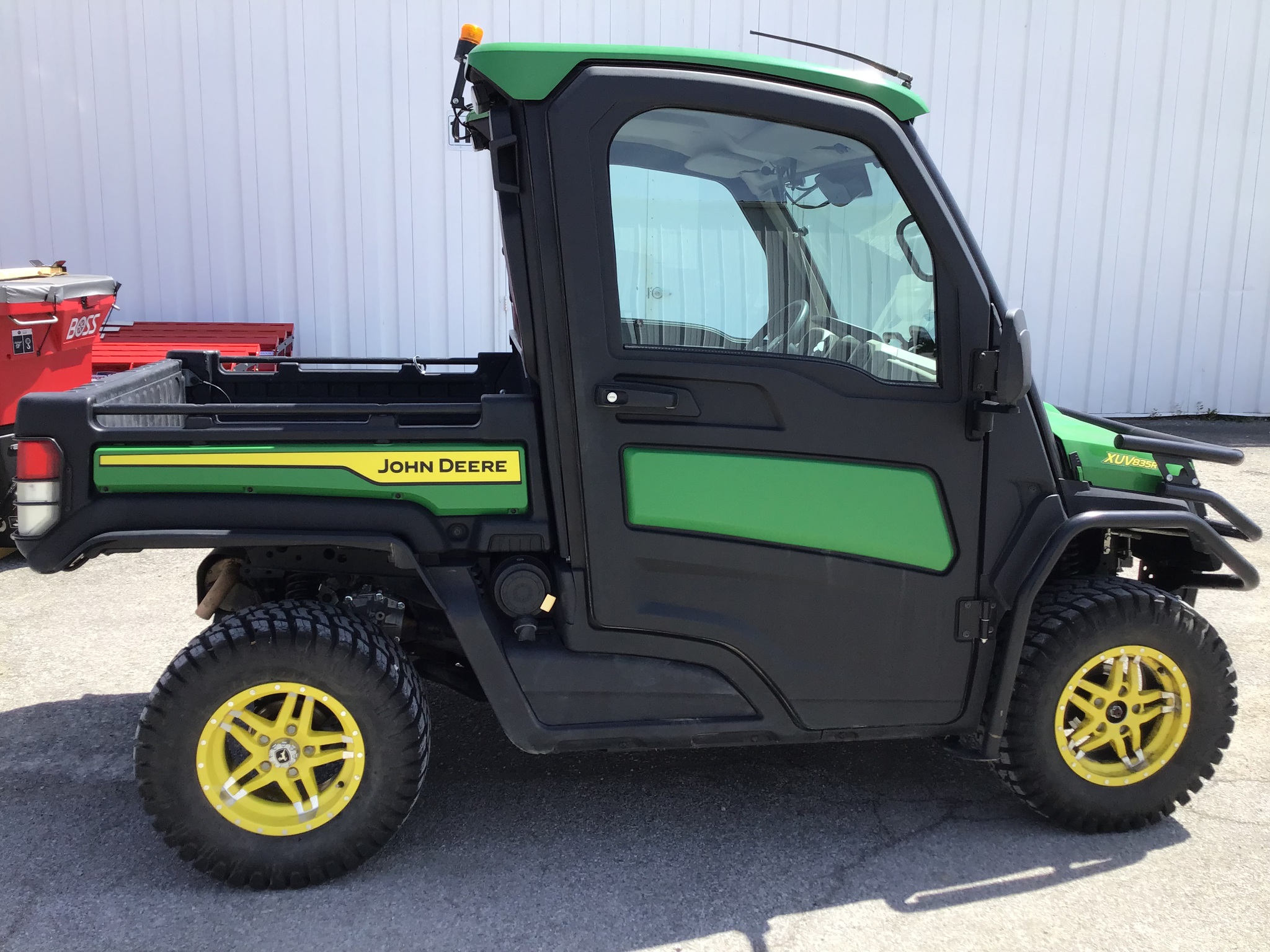 2022 John Deere XUV 835R Image 1
