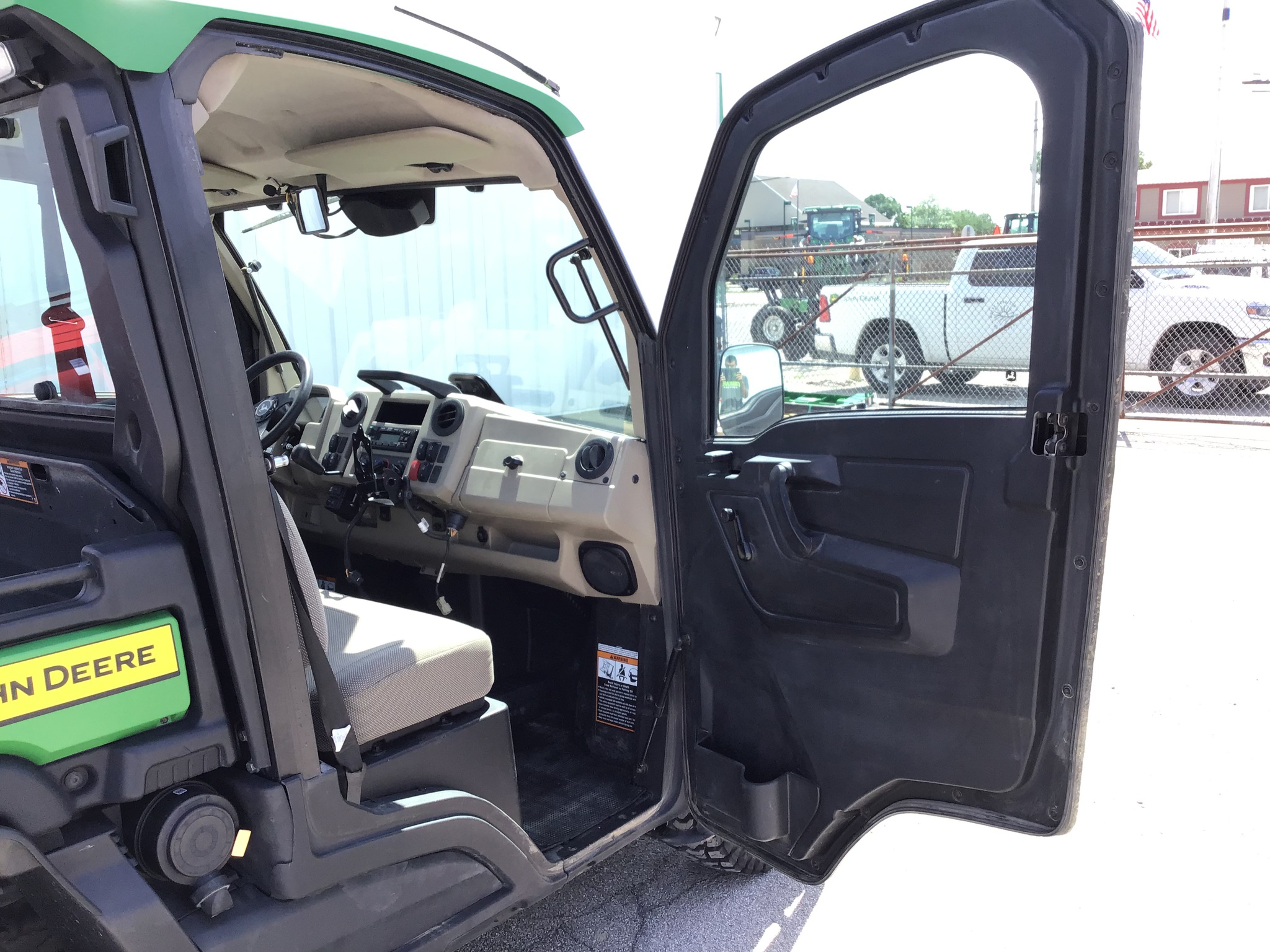 2022 John Deere XUV 835R Image 12