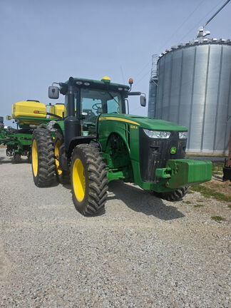 2011 John-Deere 8235R