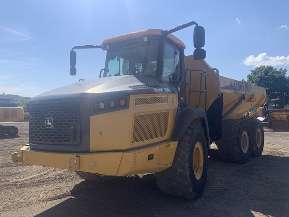 Photo of a 2020 John Deere 310E
