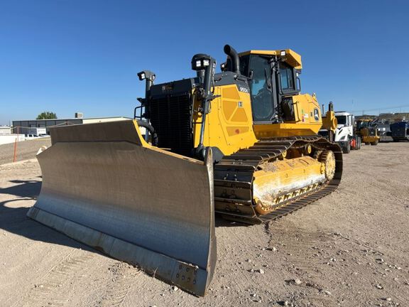 Photo of a 2022 John Deere 950K