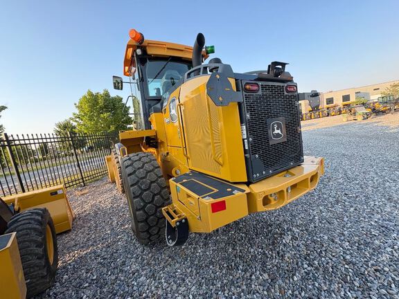 2025 John Deere 544P