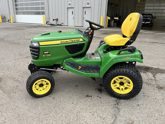 2020 John Deere X739