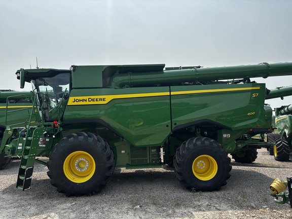 John Deere S7 600