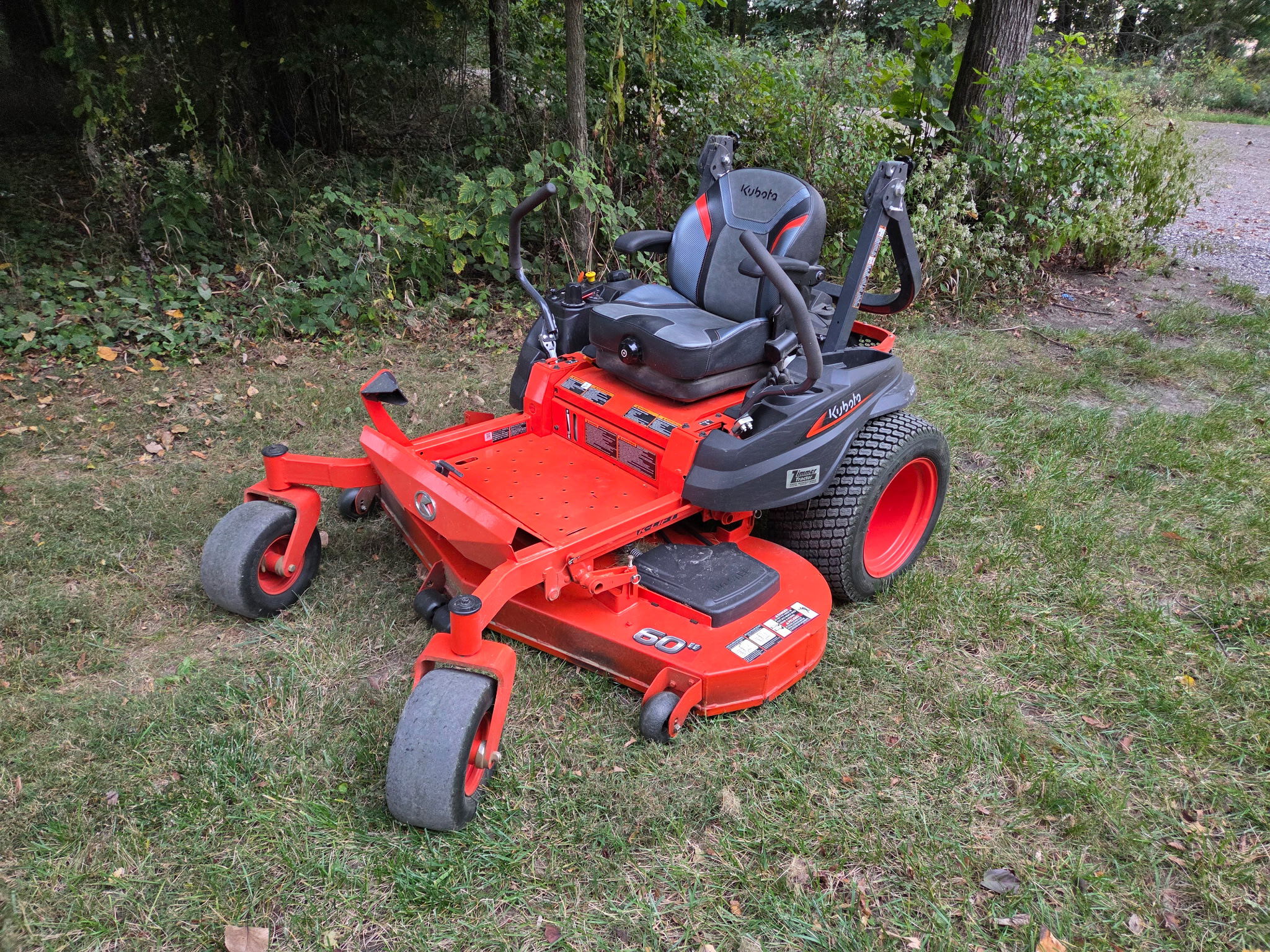 Used 2022 Kubota Z422KWT-60 Zero Turn Mowers at Koenig Equipment in Franklin, IN - PhotoXL2
