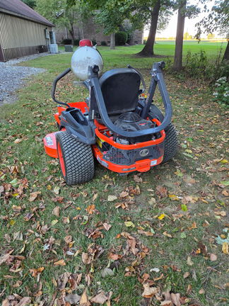 Used 2022 Kubota Z422KWT-60 Zero Turn Mowers at Koenig Equipment in Franklin, IN - Photo3