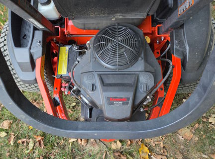 Used 2022 Kubota Z422KWT-60 Zero Turn Mowers at Koenig Equipment in Franklin, IN - Photo5