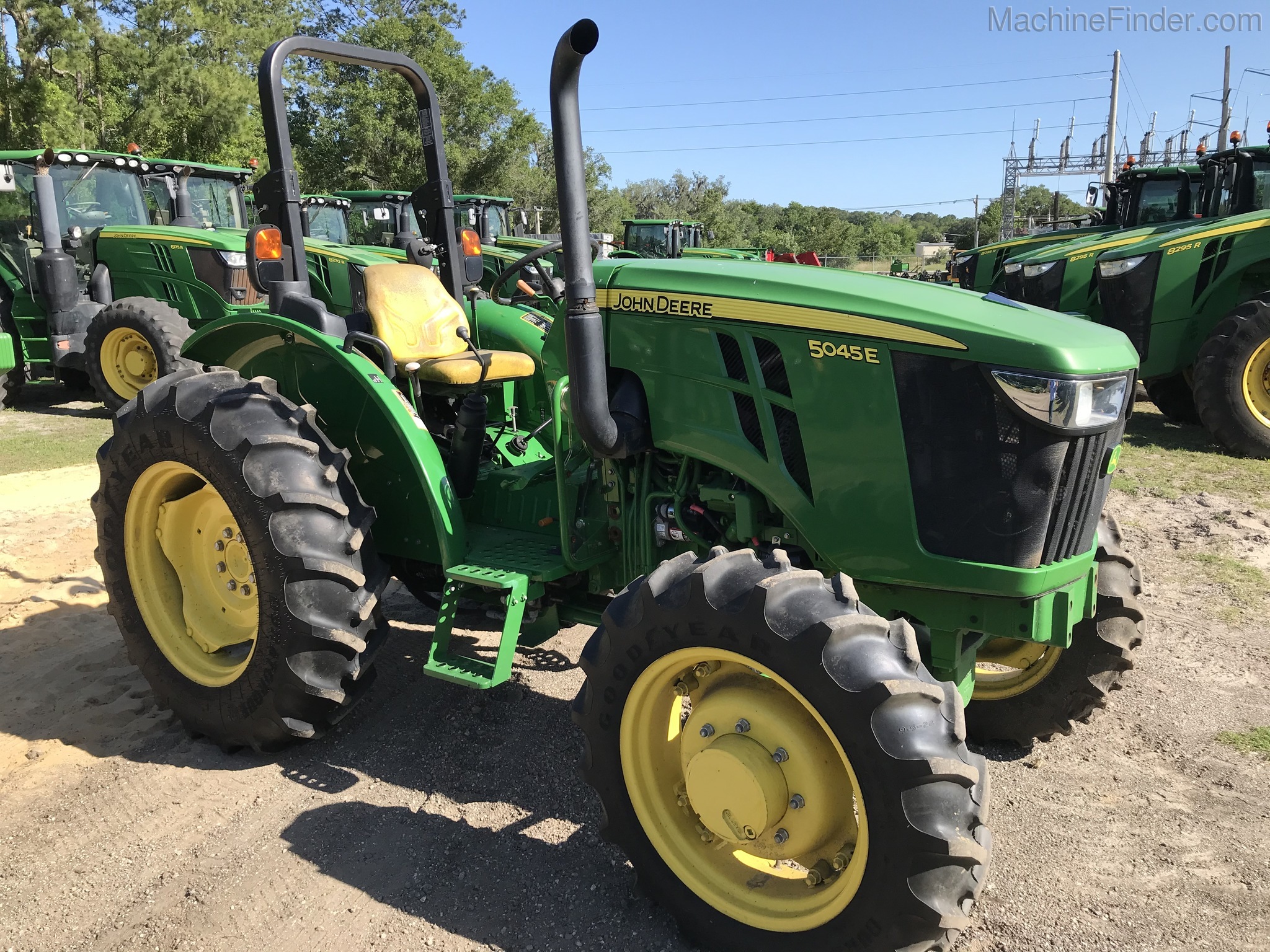 2017 John Deere 5045E Image 1