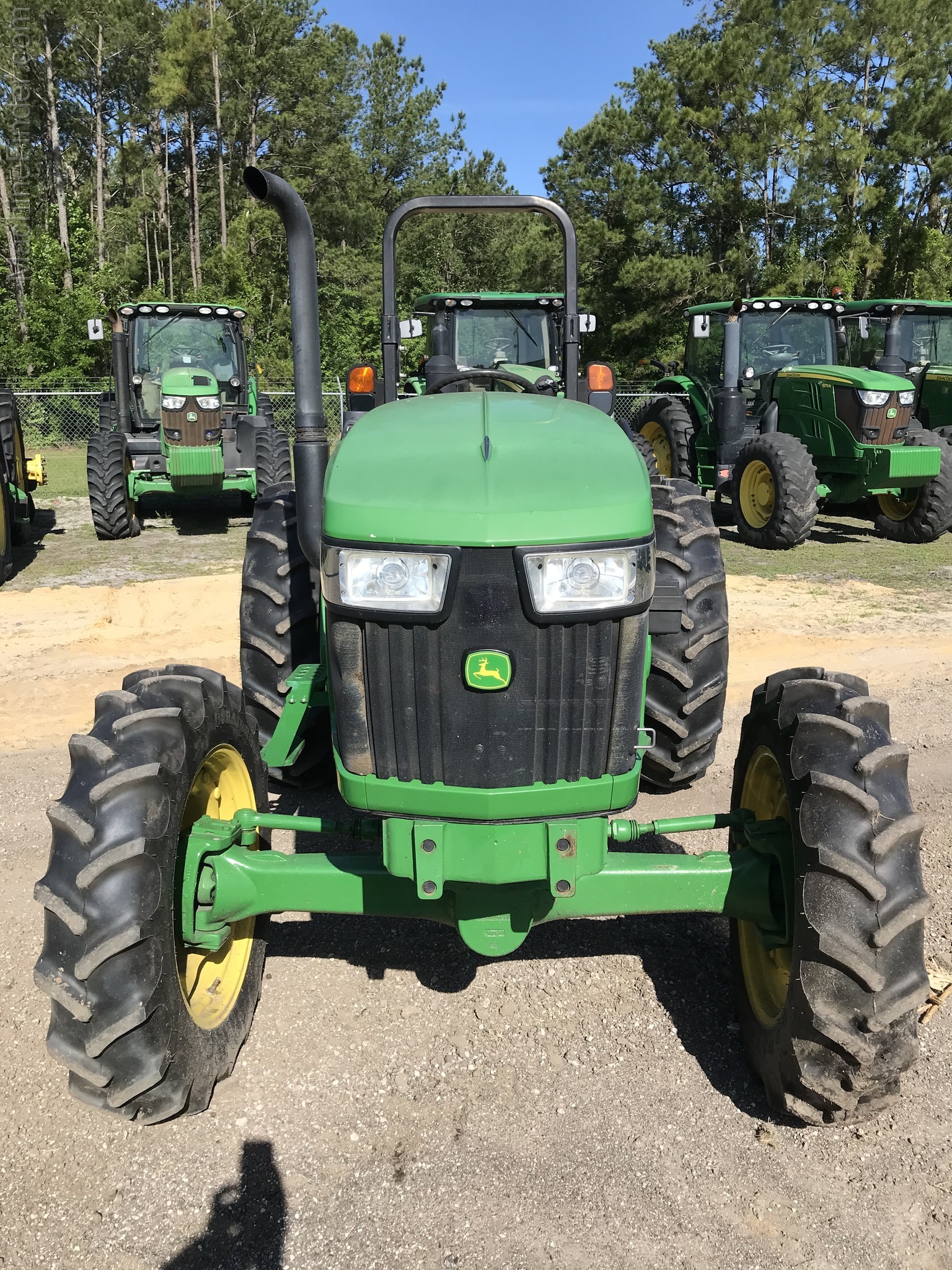 2017 John Deere 5045E Image 3