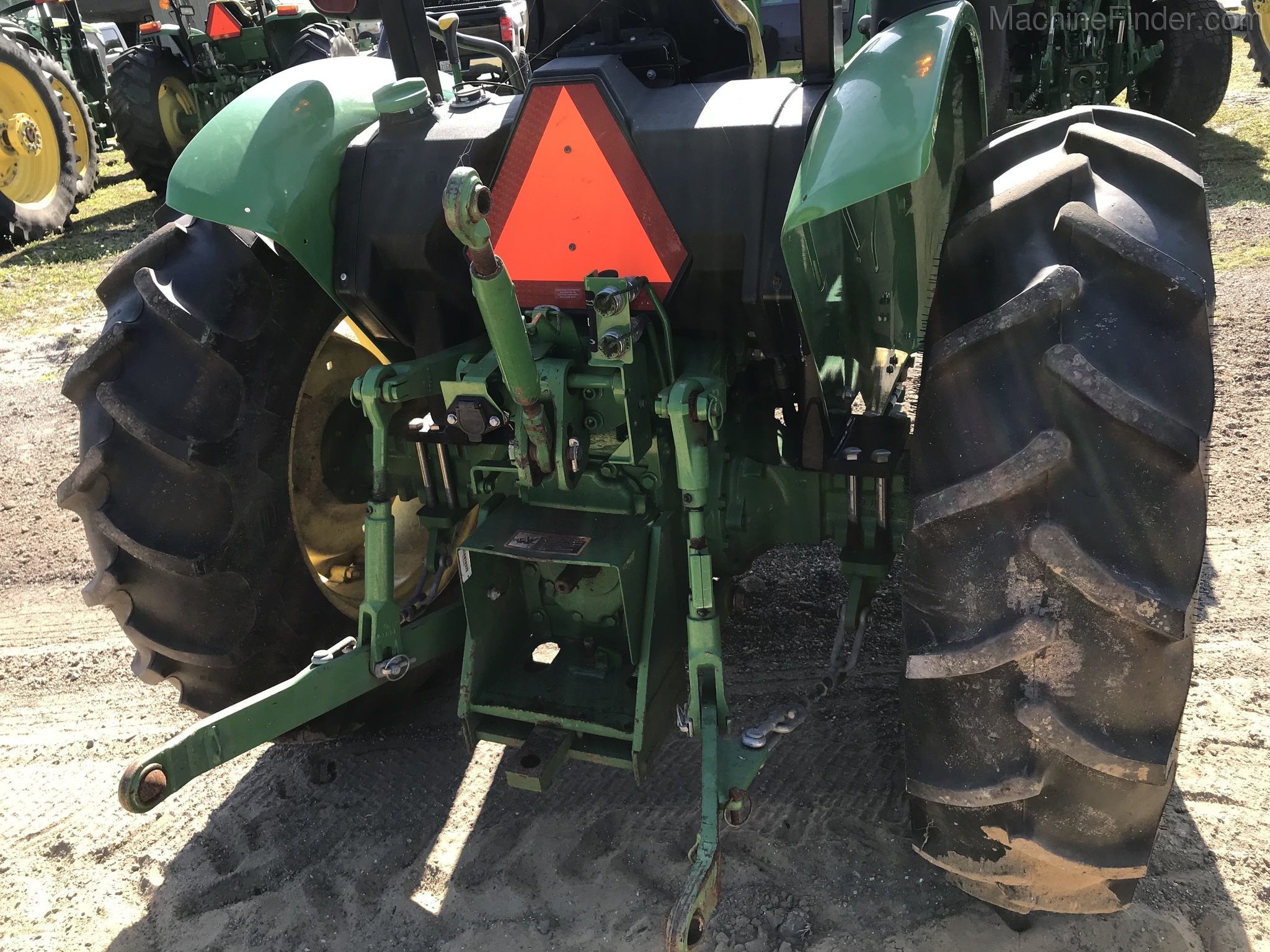 2017 John Deere 5045E Image 5
