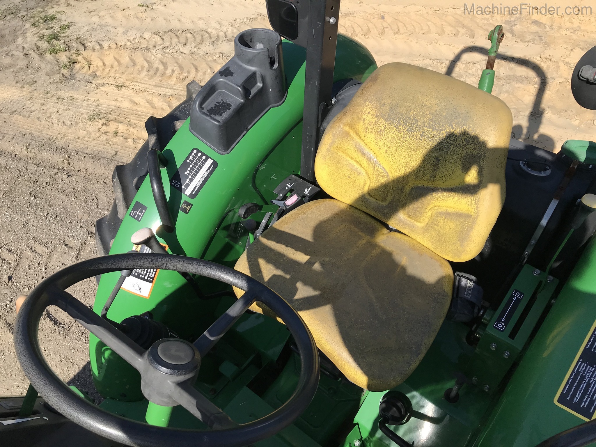 2017 John Deere 5045E Image 4