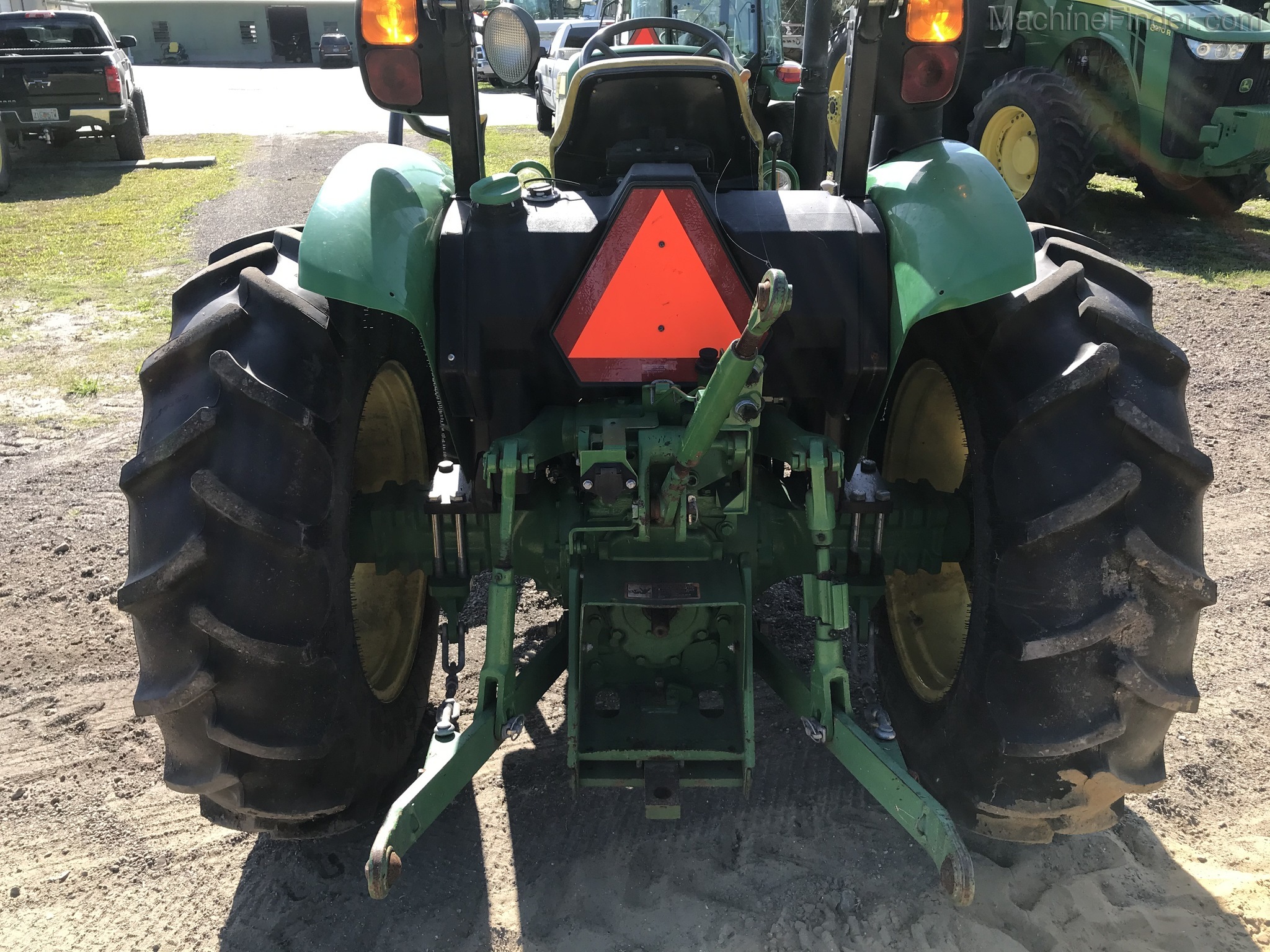2017 John Deere 5045E Image 6