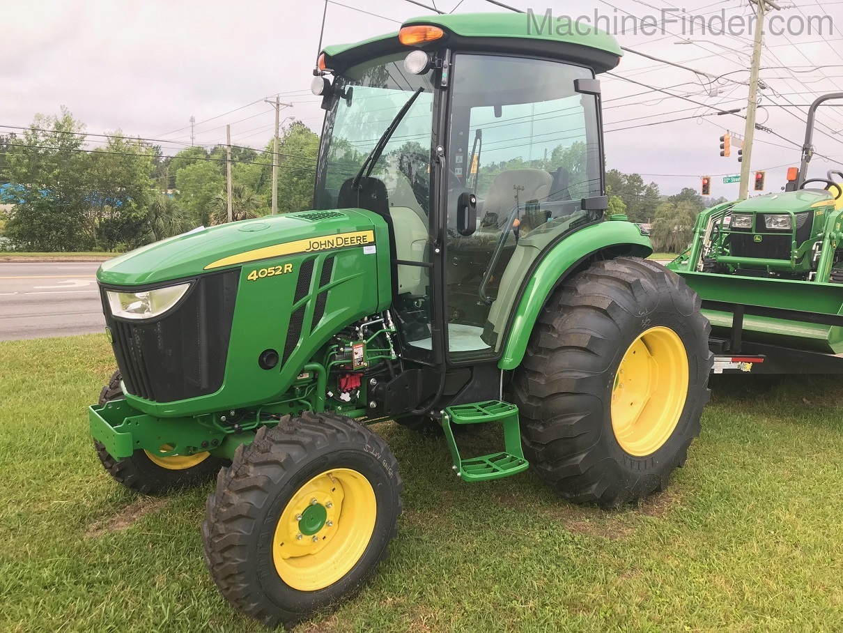 2021 John Deere 4052R Image 2