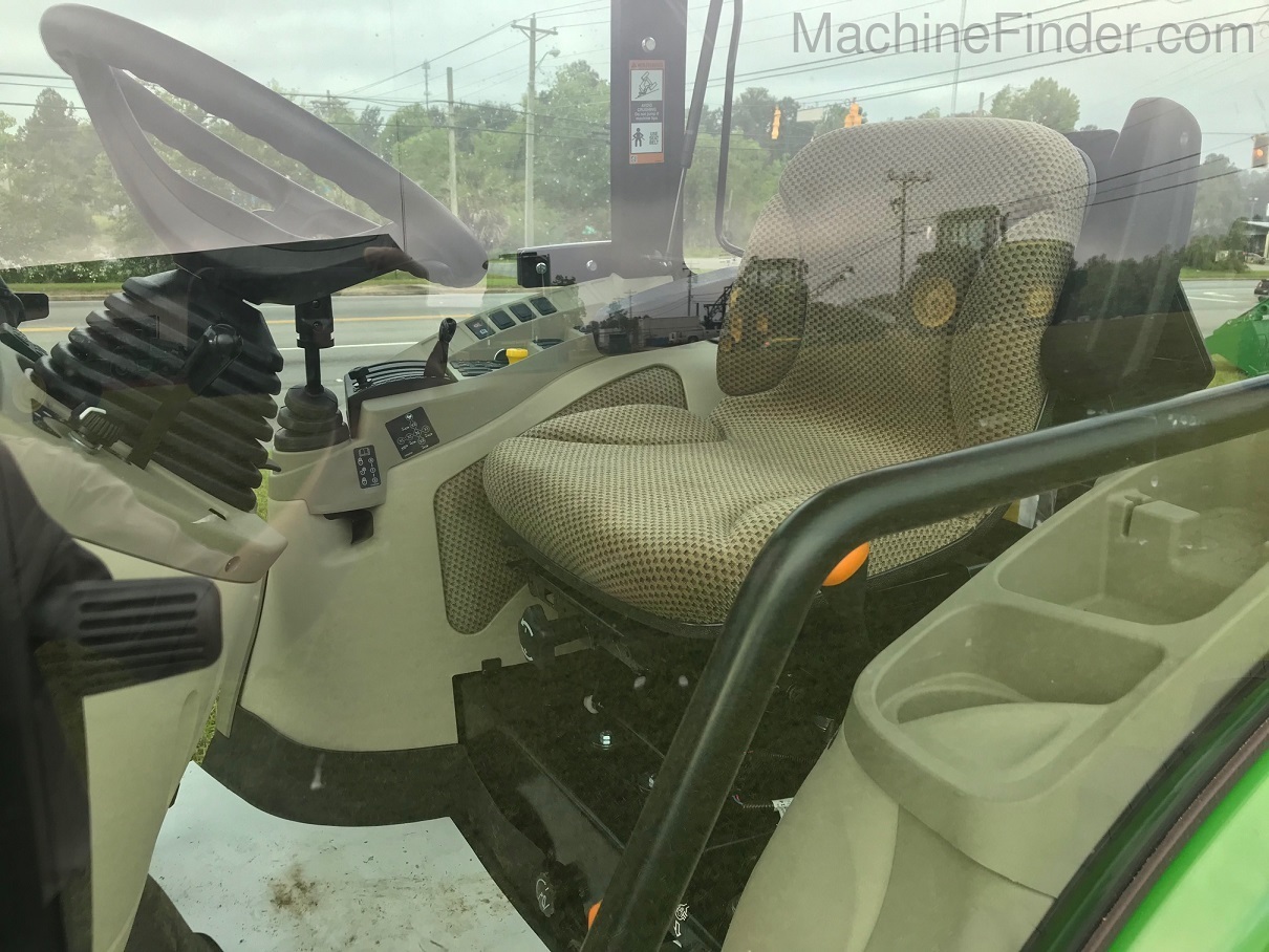 2021 John Deere 4052R Image 4