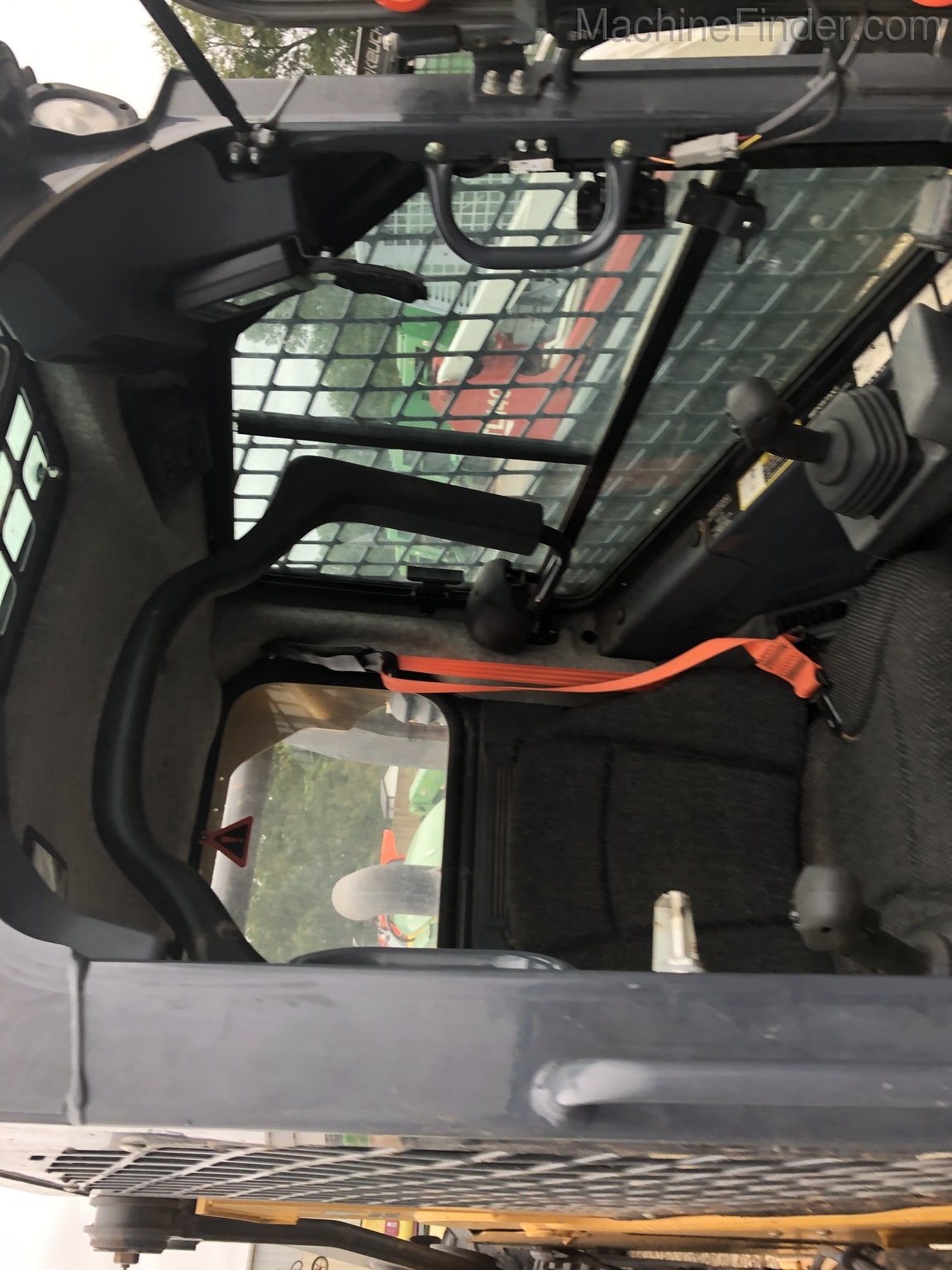 2019 John Deere 331G Image 8