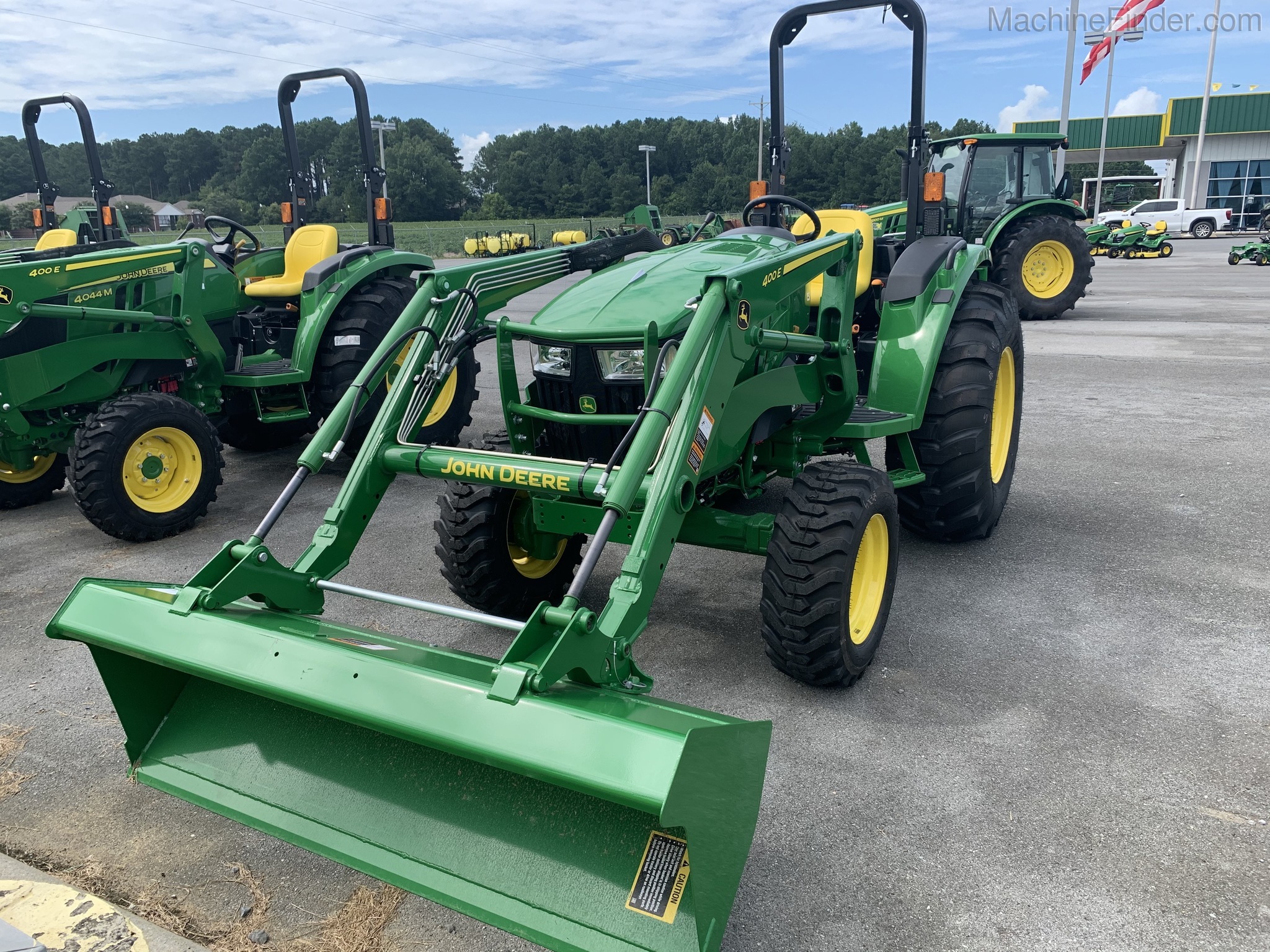 2020 John Deere 4044M Image 4