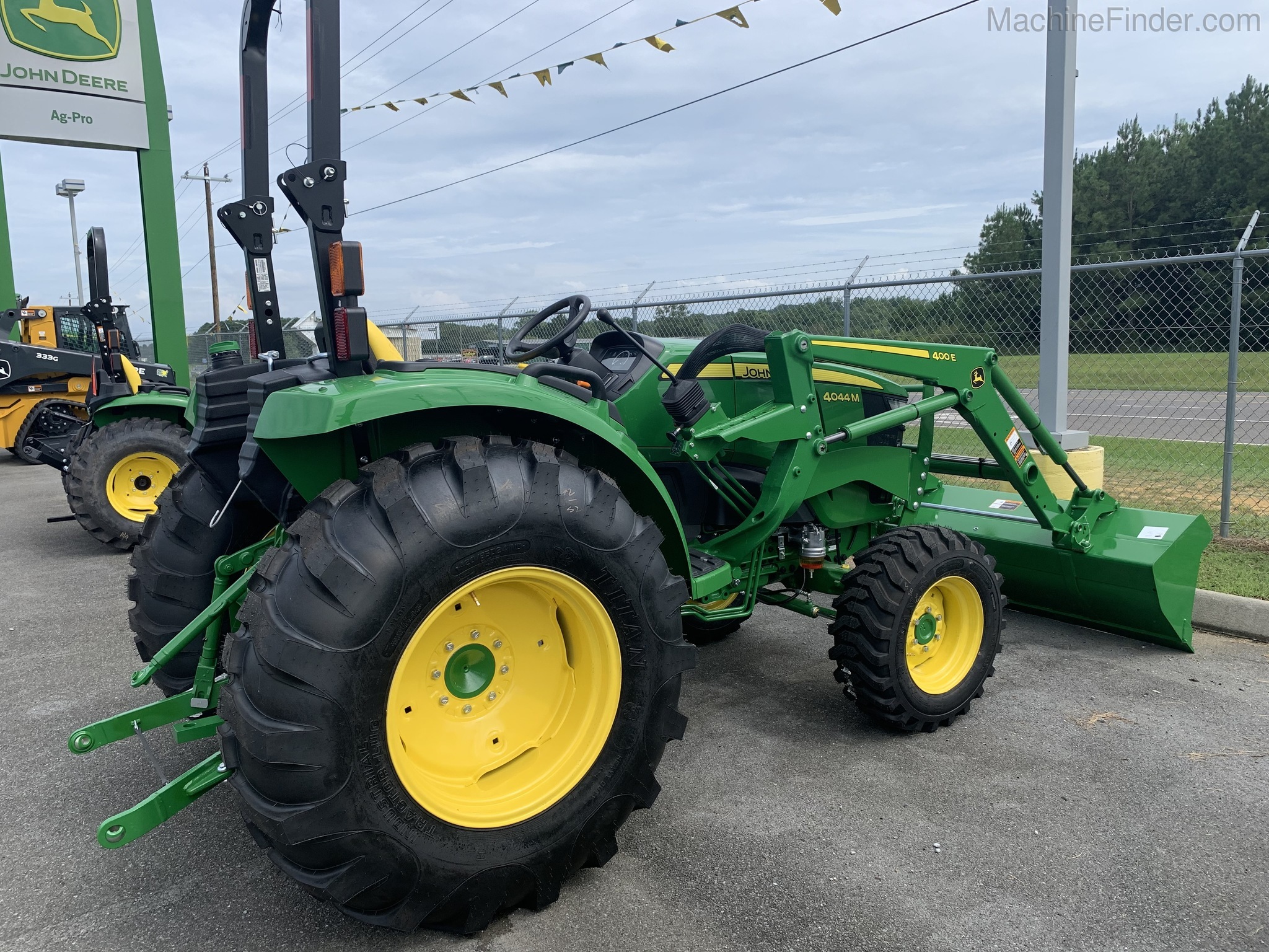 2020 John Deere 4044M Image 2