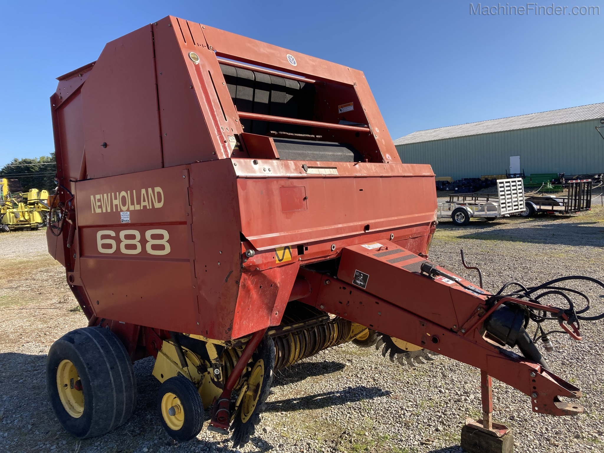 2000 New Holland 688 Image 2