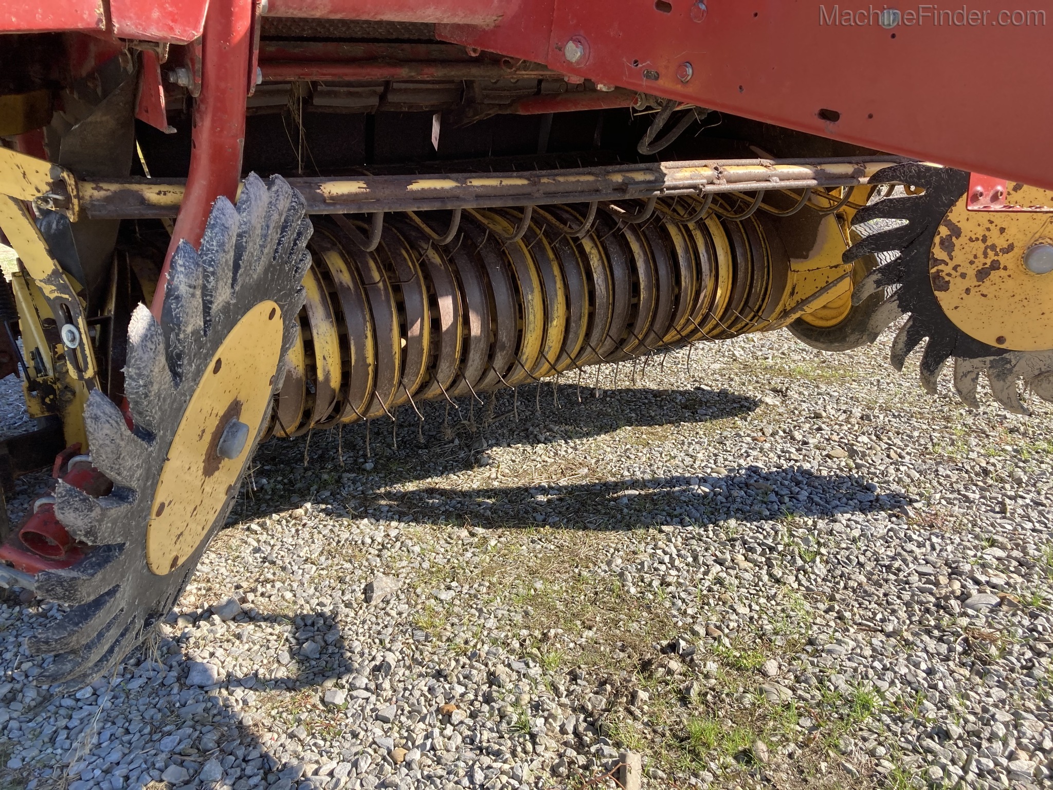 2000 New Holland 688 Image 4