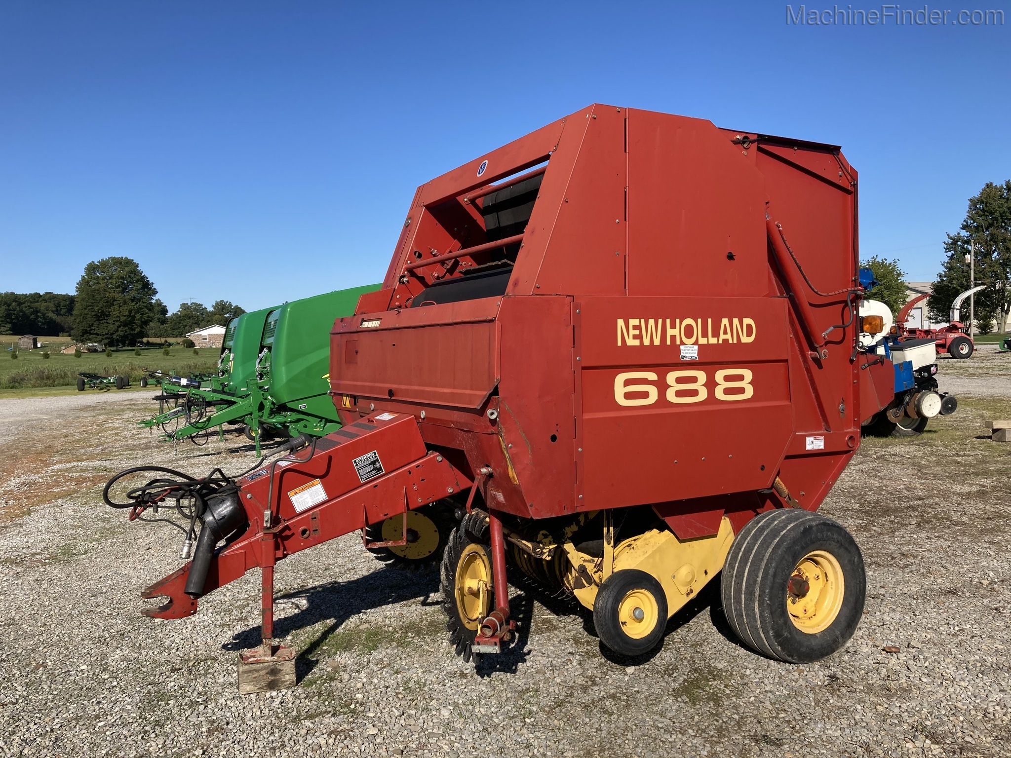 2000 New Holland 688 Image 1