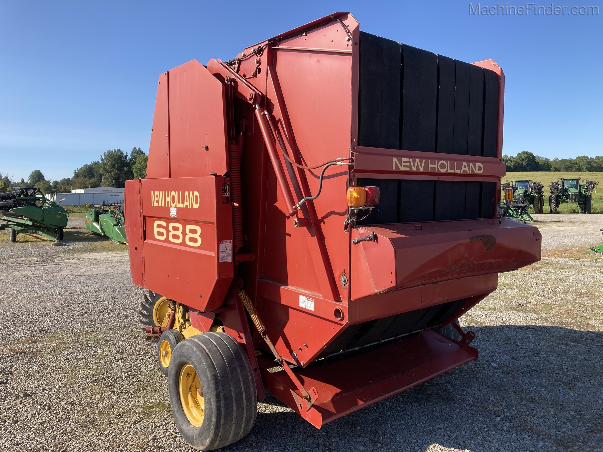 2000 New Holland 688 Image 3