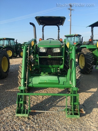 2017 John Deere 5075E Image 2