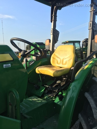 2017 John Deere 5075E Image 7