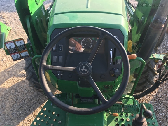 2017 John Deere 5075E Image 9