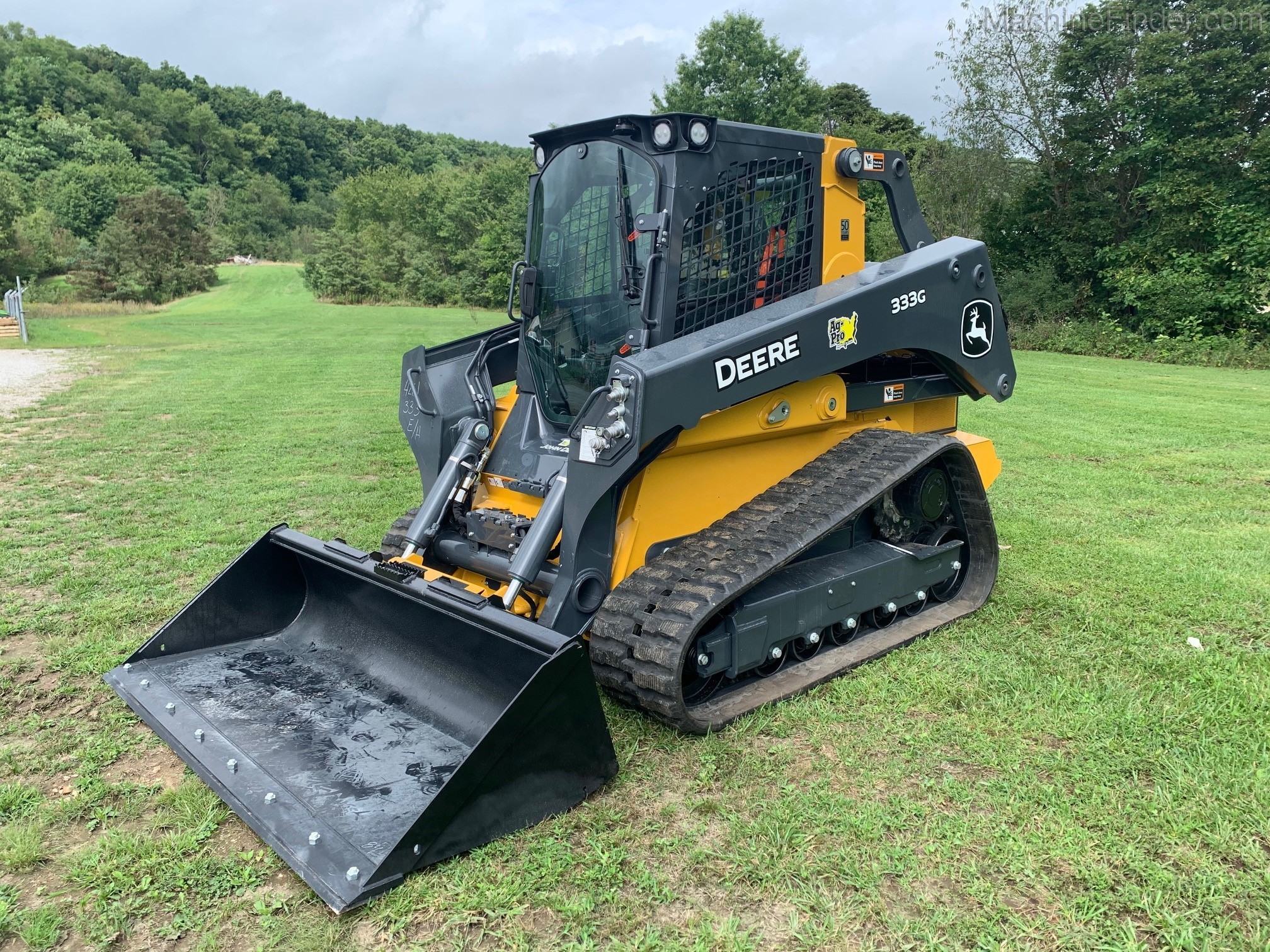 2020 John Deere 333G Image 3